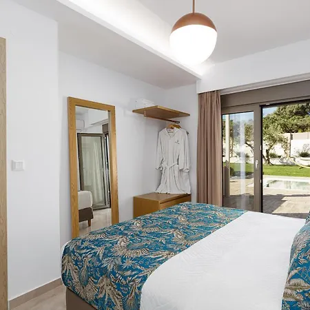 Koin Sunrise, With Heated Pool & Whirlpool Villa